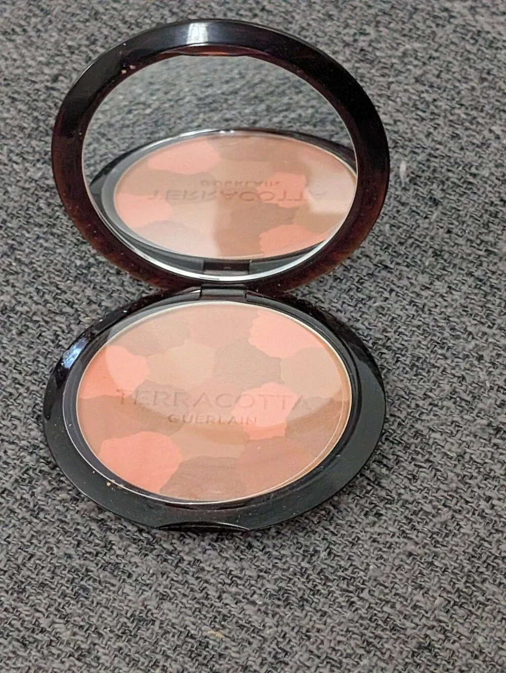 GUERLAIN Terracotta Light Healthy Glow Bronzer